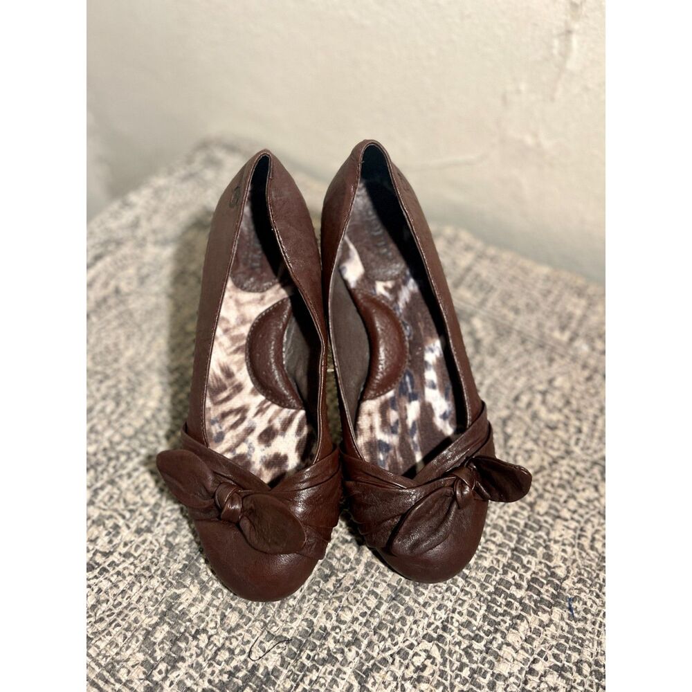 Born brown leather ballet flats with bow Size 8